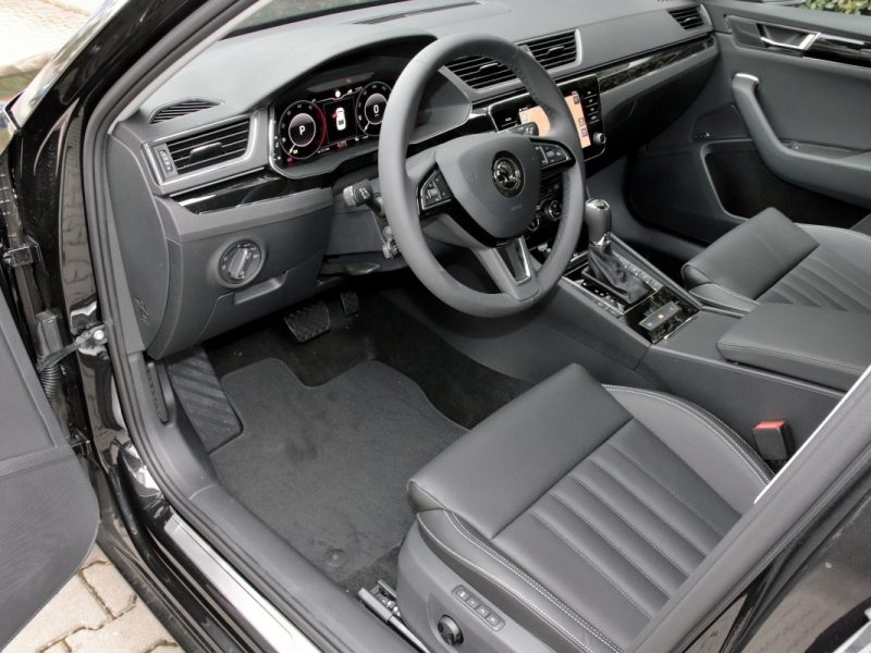 2019-skoda-superb-facelift- (29)